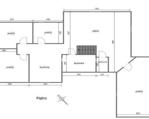 Dom z pięknym ogrodem i budynkiem usługowym