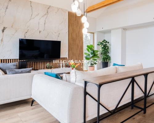 Biuro Nieruchomości Bracia Sadurscy prezentuje na sprzedaż nowoczesny, energooszędny dom wolnostojący o wysokim standardzie wyk