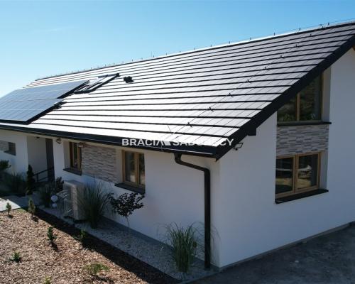 Biuro Nieruchomości Bracia Sadurscy prezentuje na sprzedaż nowoczesny, energooszędny dom wolnostojący o wysokim standardzie wyk