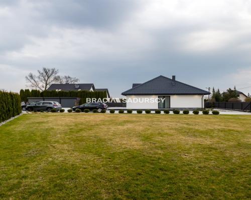 Kraków. Dom z basenem.