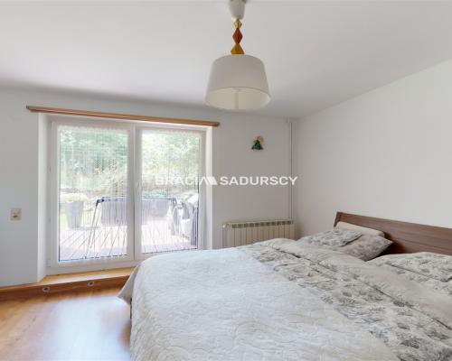 Dom mieszkalny, trzykondygnacyjny