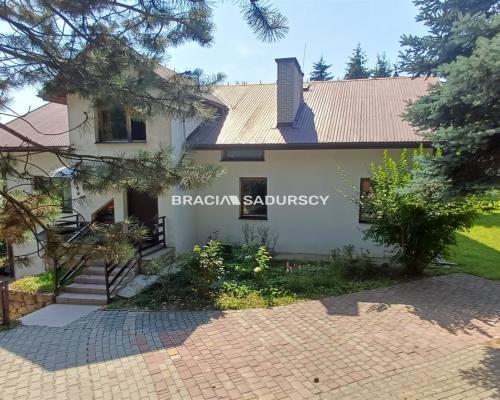 Dom jednorodzinny na widokowej działce w Rząsce k. Krakowa   

 Oferuję do sprzedaży dom jednorodzinny o pow. całkowitej ok. 15