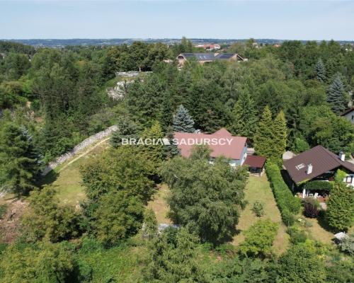 Dom jednorodzinny na widokowej działce w Rząsce k. Krakowa   

 Oferuję do sprzedaży dom jednorodzinny o pow. całkowitej ok. 15