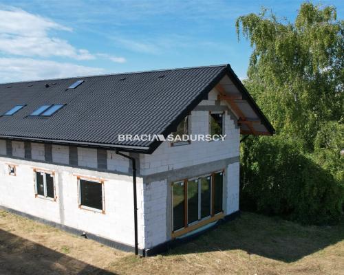 Na sprzedaż: nowoczesny, energooszczędny dom jednorodzinny w Dojazdowie - tuż obok Krakowa.   
  

 Agencja nieruchomości Braci