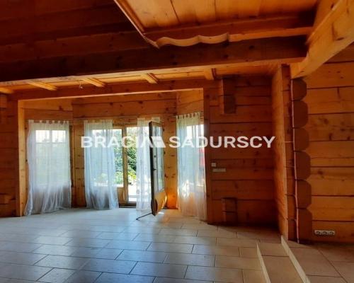Klimatyczny dom z bali drewnianych - Michałowice