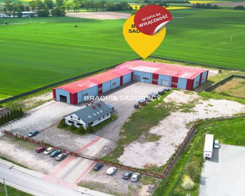 Atrakcyjna hala produkcyjna z suwnicami