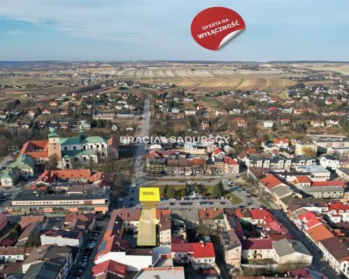 Dochodowa kamienica na Rynku w Miechowie - lokale handlowo-usługowe, wysoka stopa zwrotu    

 Na sprzedaż oferujemy  nieruchom