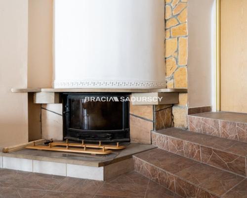 Usługowo-mieszkalny w centrum z własnym parkingiem