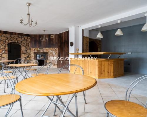 Usługowo-mieszkalny w centrum z własnym parkingiem