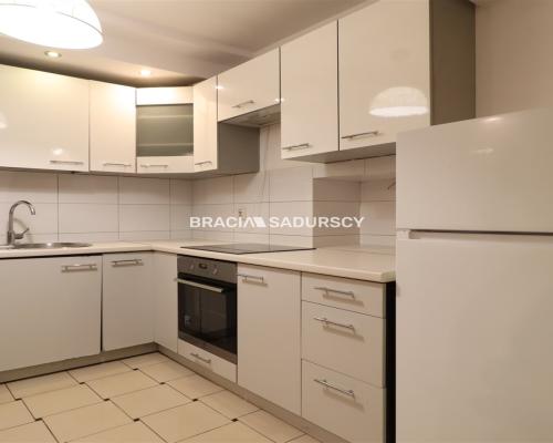 Lokal o pow. 45 m 2  blisko centrum i krakowskich uczelni    

  Oferujemy na sprzedaż lokal użytkowy o powierzchni 45 m&sup2;,