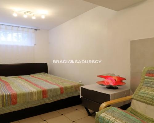 Lokal o pow. 45 m 2  blisko centrum i krakowskich uczelni    

  Oferujemy na sprzedaż lokal użytkowy o powierzchni 45 m&sup2;,