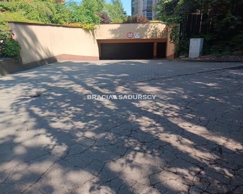 Miejsce postojowe  na oś. Podwawelskim w Krakowie