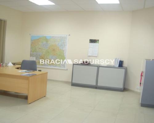 *Zdjęcia należą do właściciela oferty.   
  
Do wynajęcia nowoczesny lokal biurowy położony w Krakowie-Balicach. Lokal o pow. 2