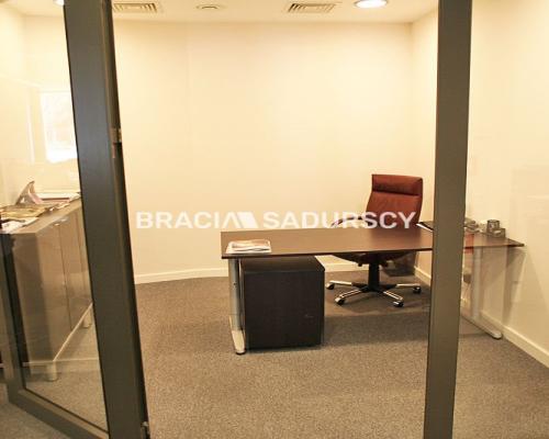 *Zdjęcia należą do właściciela oferty.     
 
BEZ PROWIZJI OD KLIENTA!!  
 
Oferujemy do wynajęcia  lokal użytkowy o  WYSOKIM S