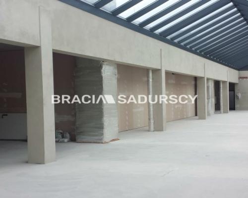 *Zdjęcia należą do właściciela oferty.   
 
Lokal biurowo- usługowy o powierzchni  261,2 m2  zlokalizowany na I piętrze, bez mo