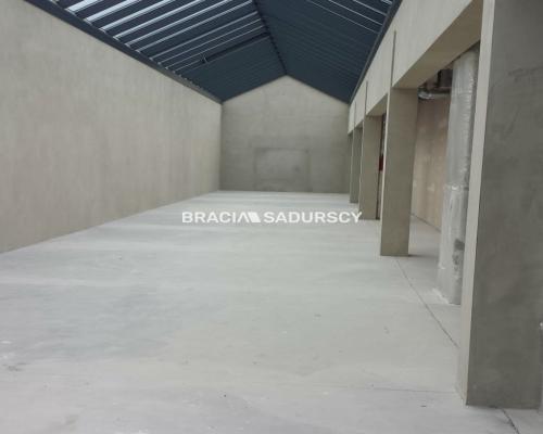 *Zdjęcia należą do właściciela oferty.   
 
Lokal biurowo- usługowy o powierzchni  261,2 m2  zlokalizowany na I piętrze, bez mo