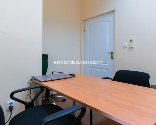 Atrakcyjny lokal w pobliżu Ronda Mogilskiego