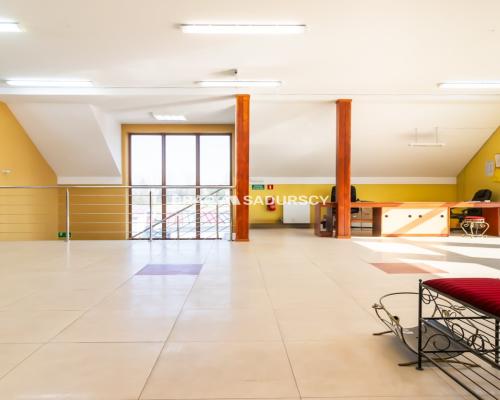 Lokal na wynajem / 200 m2 / parking