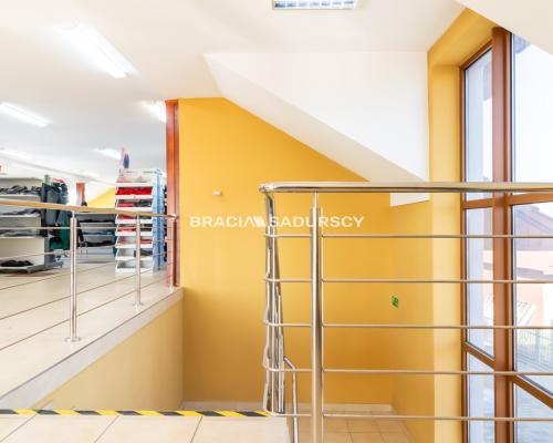 Lokal na wynajem / 200 m2 / parking