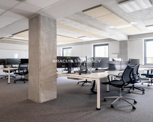 Biurowiec okolica Galerii krakowskiej