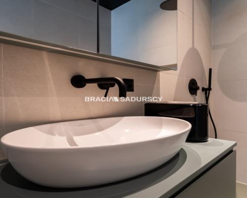 Lokal handlowy/biurowy 100m2/ parter/ul.Piastowska