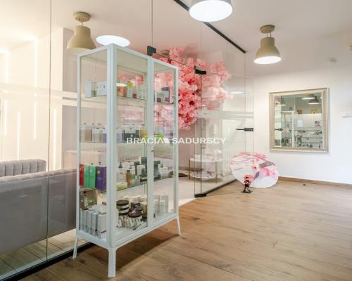 W pełni wyposażony gabinet kosmetyczno-lekarski