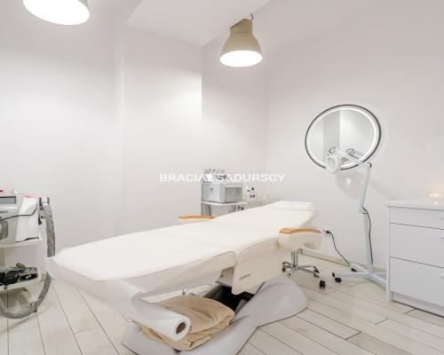 W pełni wyposażony gabinet kosmetyczno-lekarski