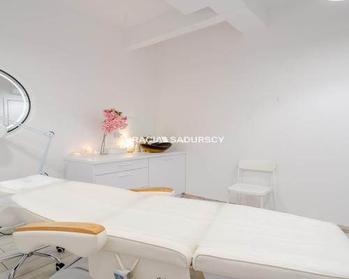 W pełni wyposażony gabinet kosmetyczno-lekarski