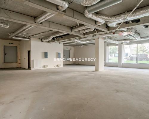 Lokal parterowy w ciągu komunikacyjnym