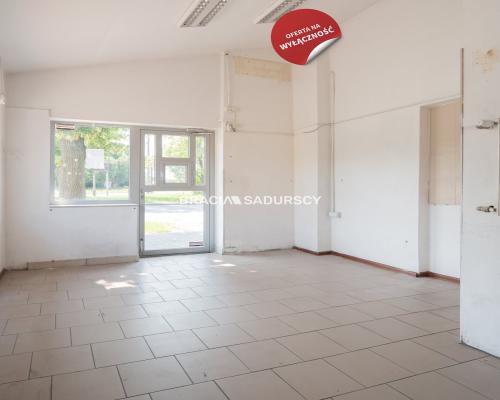 Widoczny lokal usługowy - 10m2 - obok Carrefour