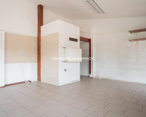 Widoczny lokal usługowy - 10m2 - obok Carrefour