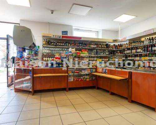 Lokal frontowy do wynajęcia. Dowolna działalność.