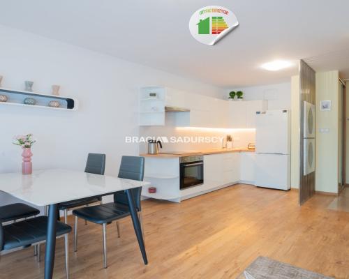 3 pokoje - 49,5m2 - Dębskiego, dobra cena, parking