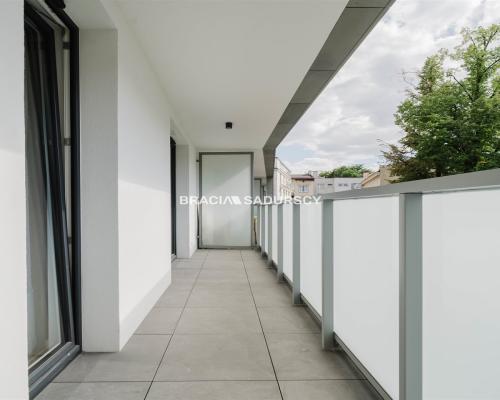 2 POK OK 35,4 M2 BLISKO CENTRUM Z DUŻYM BALKONEM