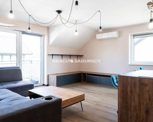 3 pok z ogródkiem w Modlnicy.