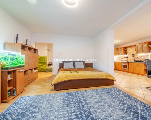 Sprzedam, duża kuchnia, 2-pok z balkonem