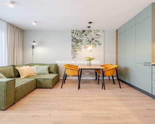 GUSTOWNE, PIEKNE, SŁONECZNE 3-POKOJOWE Z BALKONEM