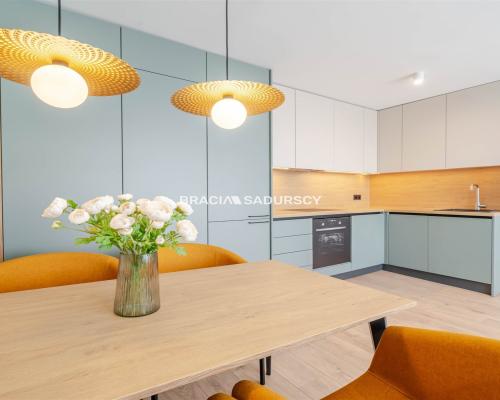 GUSTOWNE, PIEKNE, SŁONECZNE 3-POKOJOWE Z BALKONEM