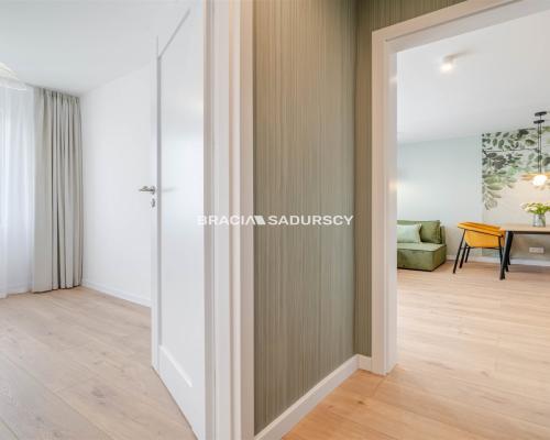 GUSTOWNE, PIEKNE, SŁONECZNE 3-POKOJOWE Z BALKONEM