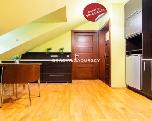 2-POKOJOWE MIESZKANIE W ODRESTAUROWANEJ KAMIENICY