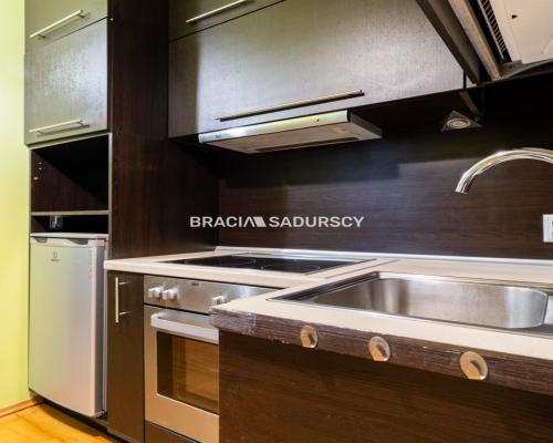 2-POKOJOWE MIESZKANIE W ODRESTAUROWANEJ KAMIENICY