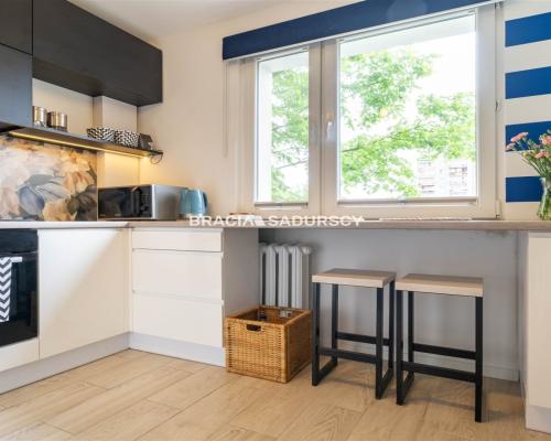 GUSTOWNE, ZADBANE,  2-POKOJOWE Z ODDZIELNĄ KUCHNIĄ