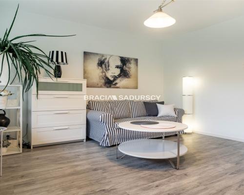 GUSTOWNE, ZADBANE,  2-POKOJOWE Z ODDZIELNĄ KUCHNIĄ