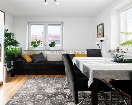 Dwupokojowe z osobną kuchnią. Ulica Felińskiego.