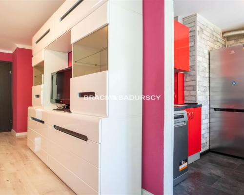 2 pokoje + osobna kuchnia, blisko tramwaj, Park