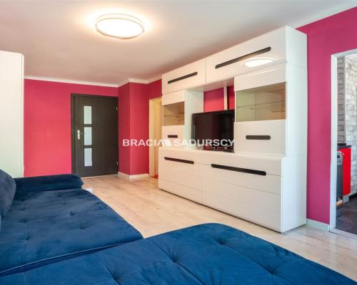 2 pokoje + osobna kuchnia, blisko tramwaj, Park