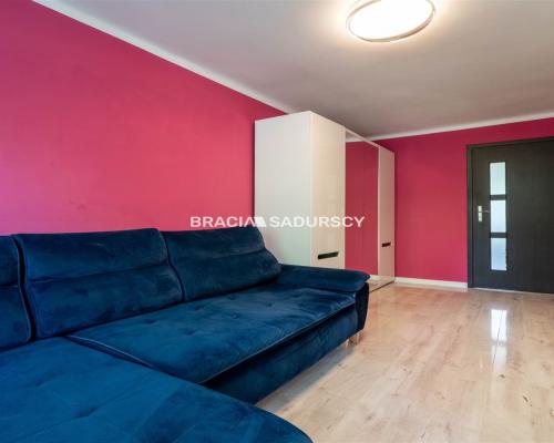 2 pokoje + osobna kuchnia, blisko tramwaj, Park