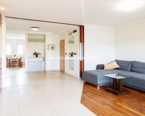 3-pokojowe mieszkanie z loggią- Zawodzie