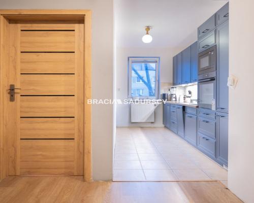 Narożne 3-pokojowe mieszkanie z balkonem!