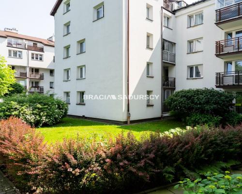 Kawalerka z balkonem na parterze-Płaszów